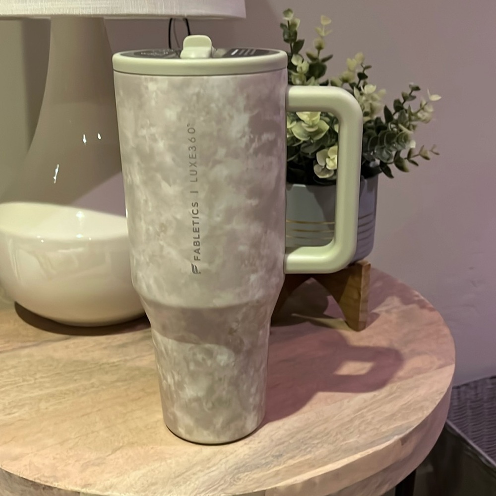 HydroJug Fabletics Dried Sage 40oz Traveler Jug